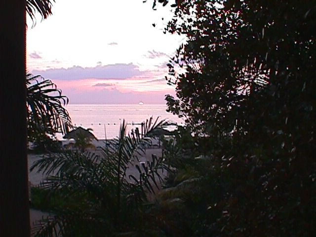 sunset.jpg (57740 bytes)
